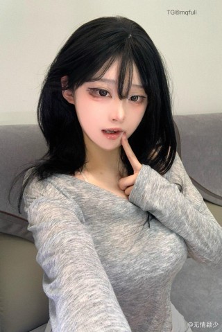 无情颖少 2024-06-21 15:06:06 喜欢的永远不是类型，是感觉～