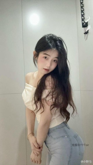 是小野马 2025-04-25 23:56:56 没想到平日里高冷的野马竟然是个大反差