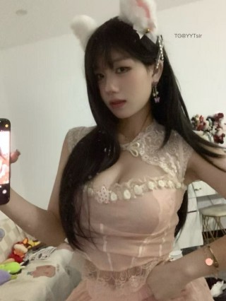 什么思思后花园 2025-02-06 17:57:07 说话不中听，掐着脖子亲