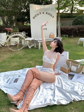 DeadBarbie 2021-12-13 14:10:20 拍摄不易 请多包涵