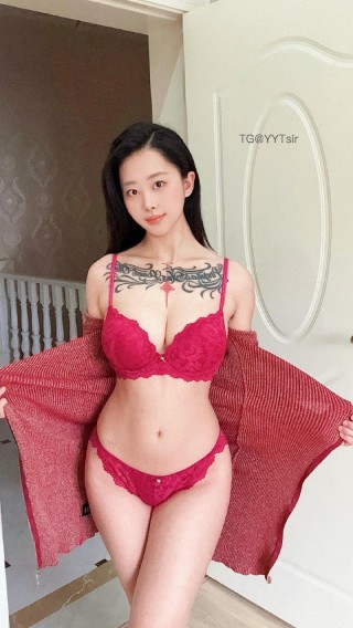 张老师 2025-03-13 20:24:17 拉链红裙