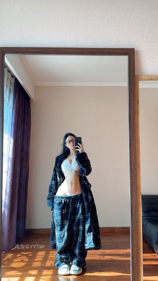 俏妞qiaoniuTT 2025-01-17 13:24:12 巨蜜臀娘👅