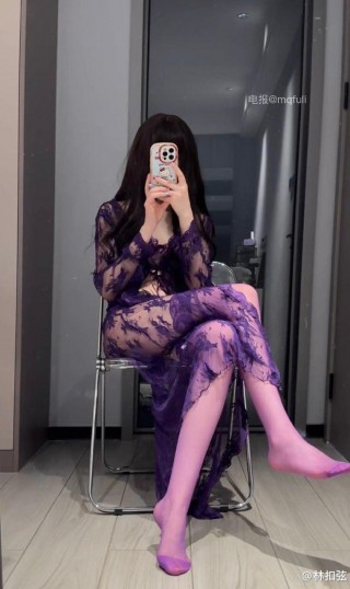 林扣弦的圈子 2025-04-22 22:09:13 嘉宾贴 紫色超欲睡衣 身材简直没的说
