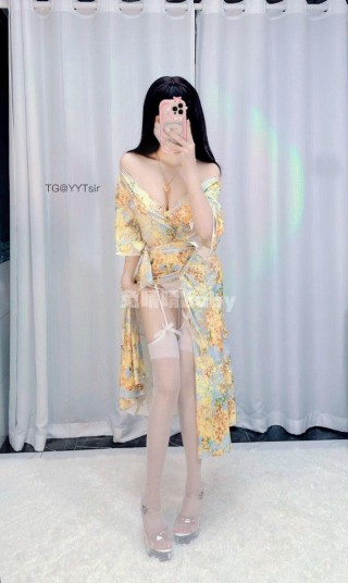 兔晴晴baby 2025-04-25 22:42:09 黄色战袍蕾丝吊带