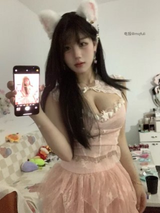 什么思思后花园 2025-02-06 17:57:07 说话不中听，掐着脖子亲