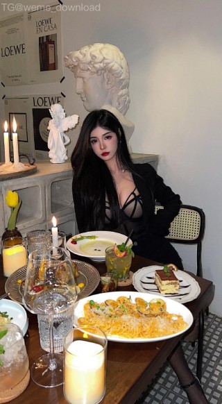 LLELEVEN- 2022-02-14 17:08:52 我好看，还是饭好吃？