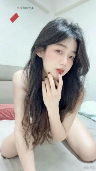 是小野马 2025-05-07 19:56:57 付费贴 性感碎花连体衣