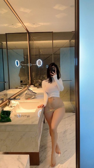 俏妞qiaoniuTT 2025-02-20 16:28:54 浴室性感自拍