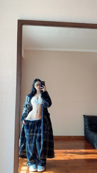 俏妞qiaoniuTT 2025-01-17 13:24:12 巨蜜臀娘👅