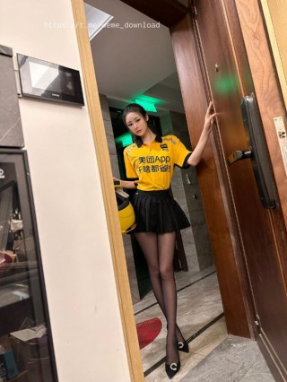 小逗逗 2023-09-19 18:52:26 vip帖 外卖骑手小逗逗不小心打翻了客人的餐食