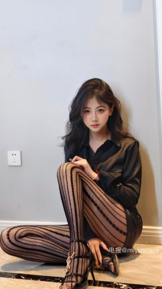 刘二萌 2025-07-06 20:39:34 菱形竖条纹黑丝