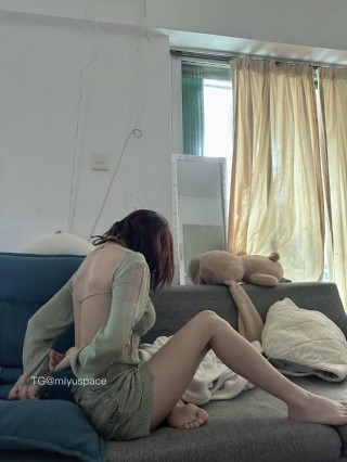 VC #Vickyyyii 2025-06-30 20:46:09 摸摸头 哥哥弟弟也摸摸#秀身材##反差##腿控#