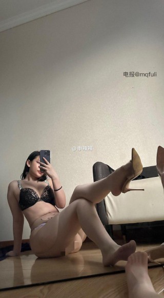 申辣辣 2025-05-25 13:00:00 晚睡的兄弟有福啦 😍
