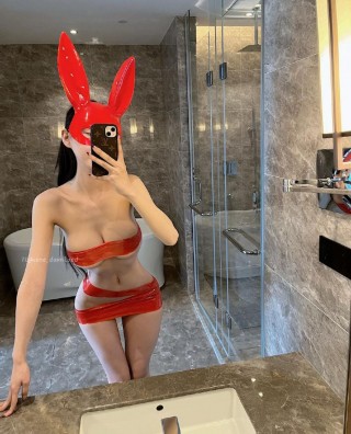 脸红Dearie_ 2022-03-01 14:35:28 红色绑带限定款 嘉宾贴