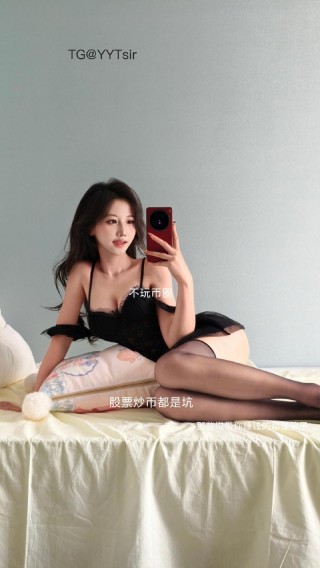 刘二萌 2025-07-16 17:22:03 黑色蕾丝拼接吊带蓬蓬超短裙🔞