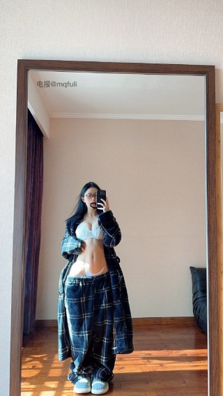 俏妞qiaoniuTT 2025-01-17 13:24:12 巨蜜臀娘👅
