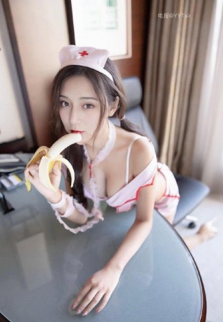 杨桃长大了 2025-05-12 14:35:03 香蕉与护士装的完美结合！🍌