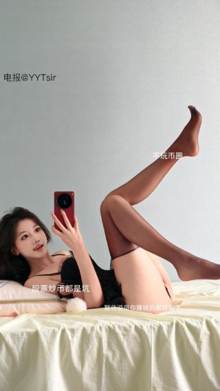 刘二萌 2025-07-16 17:22:03 黑色蕾丝拼接吊带蓬蓬超短裙🔞