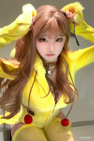无情颖少 2024-09-21 20:10:05 颖少穿皮卡丘的套装呦 老公们会喜欢嘛🙈