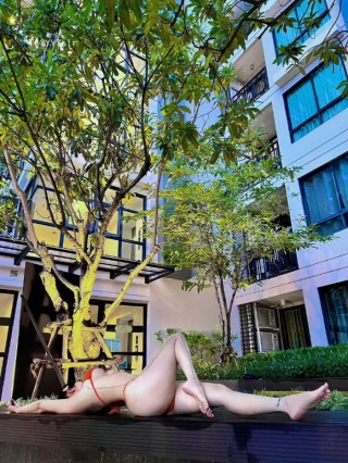 美晓的斯德哥尔摩情人 2023-11-15 16:19:17 嘉宾专享帖 一根绳bijini👙泳装➕小细绳小吊带