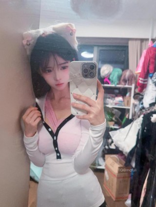 卿风的秘密 2025-04-08 16:01:39 付费贴 熟女系列 小短裙 又纯又欲