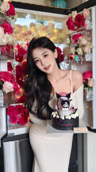 刘二萌 2025-07-08 14:39:59 有人接单吗 接一下我的孤独👀