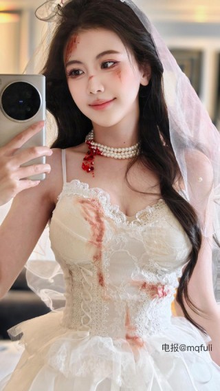 刘二萌 2025-07-06 15:50:36 小玫瑰吊带洋装连衣裙🤩㊙️