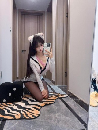 卿风的秘密 2025-04-08 16:01:39 付费贴 熟女系列 小短裙 又纯又欲