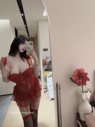 阿色 2023-10-22 18:39:09 嘉宾贴 红色透视装小吊带半腿红丝