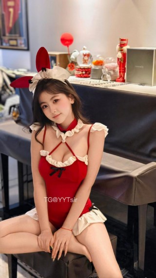 刘二萌 2025-07-08 13:56:00 圣诞cos兔女郎抹胸制服🔞