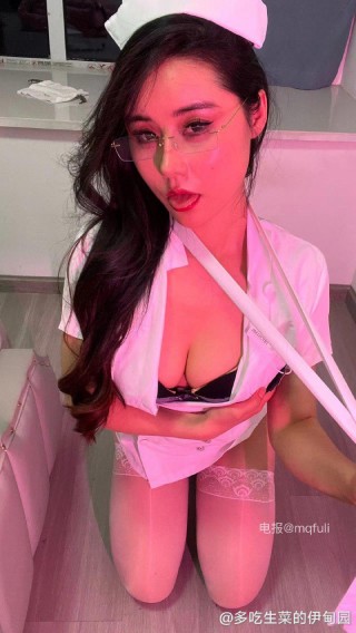 生菜的伊甸园 2025-05-20 19:26:40 付费贴 护士姐姐 大长腿 椅子拍摄姿势性感