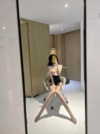 葛征GEZHENG 2023-01-15 14:43:00 镂🈳️ 装➕包臀裙➕半腿吊带si