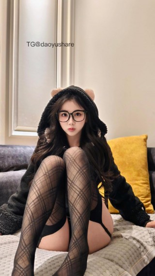 刘二萌 2025-07-09 11:16:27 黑色连体衣➕羊毛羔外套