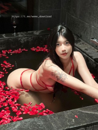 鱼鱼的秘密 2023-08-23 01:29:14 泡玫瑰浴系列👄性感红色蕾丝系带😍红绳