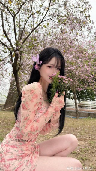 瑞儿fox自拍浮力 2025-04-06 01:49:51 春日来赏花🌸