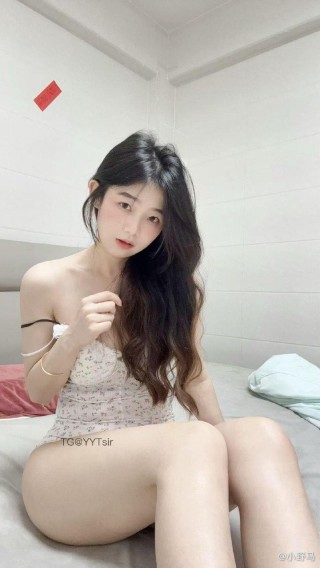 是小野马 2025-05-07 19:56:57 付费贴 性感碎花连体衣