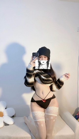 陈佩奇 2021-11-06 12:02:55 纯欲风穿搭