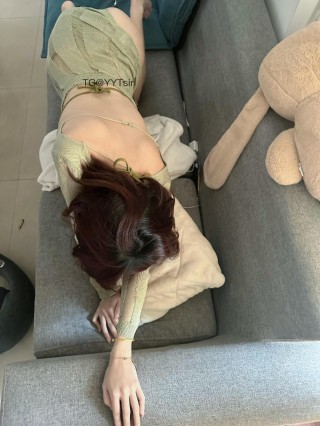 VC #Vickyyyii 2025-06-30 20:46:09 摸摸头 哥哥弟弟也摸摸#秀身材##反差##腿控#