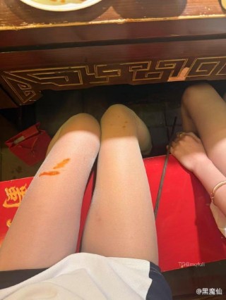 黑魔仙 2025-05-16 22:00:00 说话不中听 掐着脖子亲