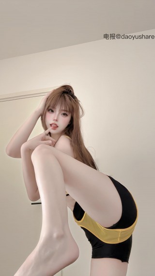 空心柚七 2025-06-22 12:00:43 黄色透视比基尼系列