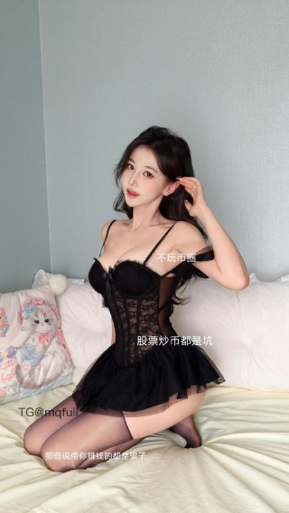 刘二萌 2025-07-16 17:22:03 黑色蕾丝拼接吊带蓬蓬超短裙🔞