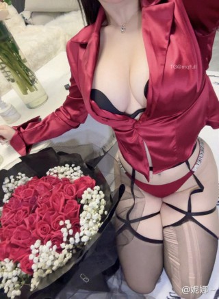 妮娜姐姐 2024-12-30 21:26:51 红色战袍