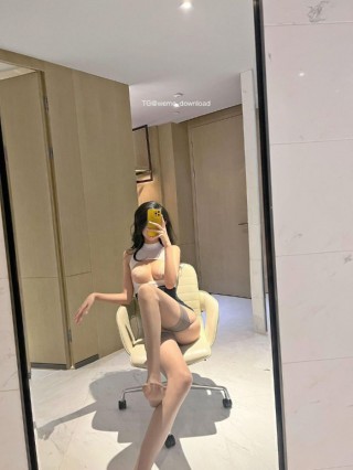 葛征GEZHENG 2023-01-15 14:43:00 镂🈳️ 装➕包臀裙➕半腿吊带si