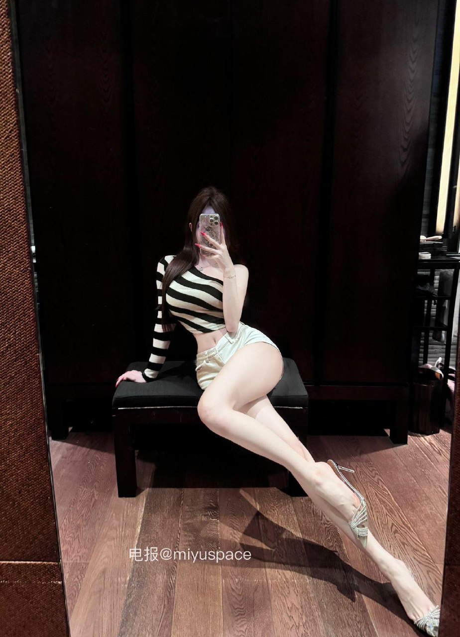 崽崽 2025-05-26 11:29:26 鲜红兔女郎崽崽，哥哥爱不爱