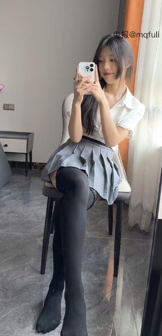 奶洋洋 2025-05-29 15:44:53 jk制服➕黑丝