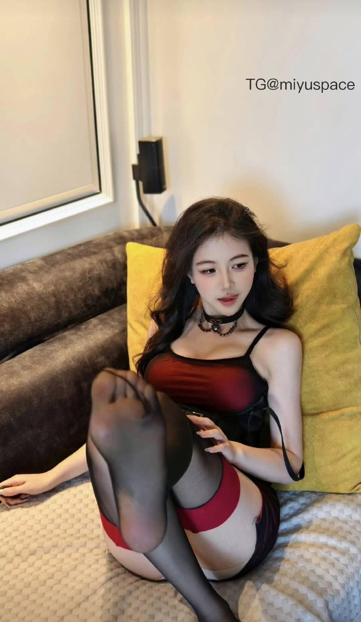 刘二萌 2025-05-27 11:54:55 二萌绝美限量版组图写真