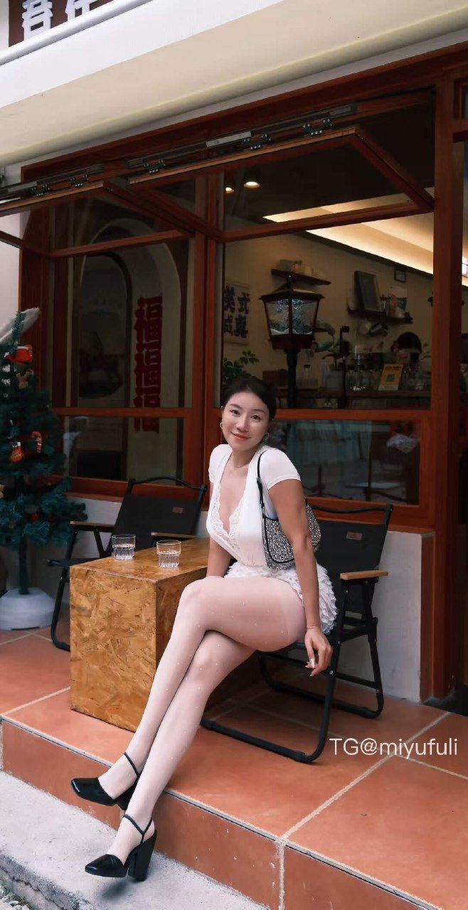 鹿瑶 2025-05-23 14:44:21 别看了有暴力倾向昨天晚上坐歪了被骂了