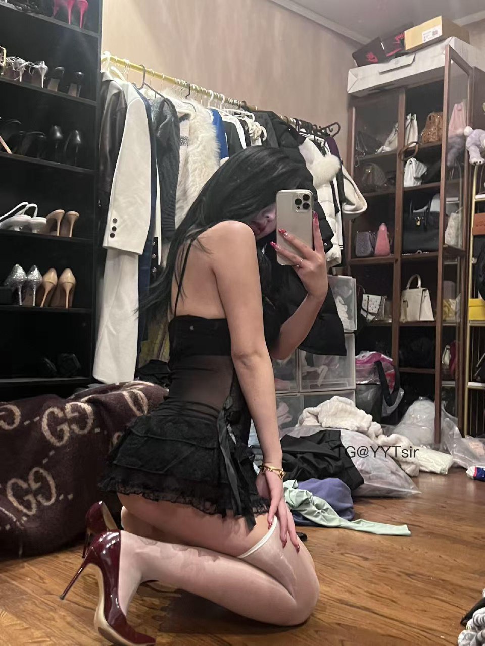 钟意依阳 2025-05-30 18:27:35 #新粉铁粉必看 黑色蕾丝吊带➕白丝袜系列 斯哈