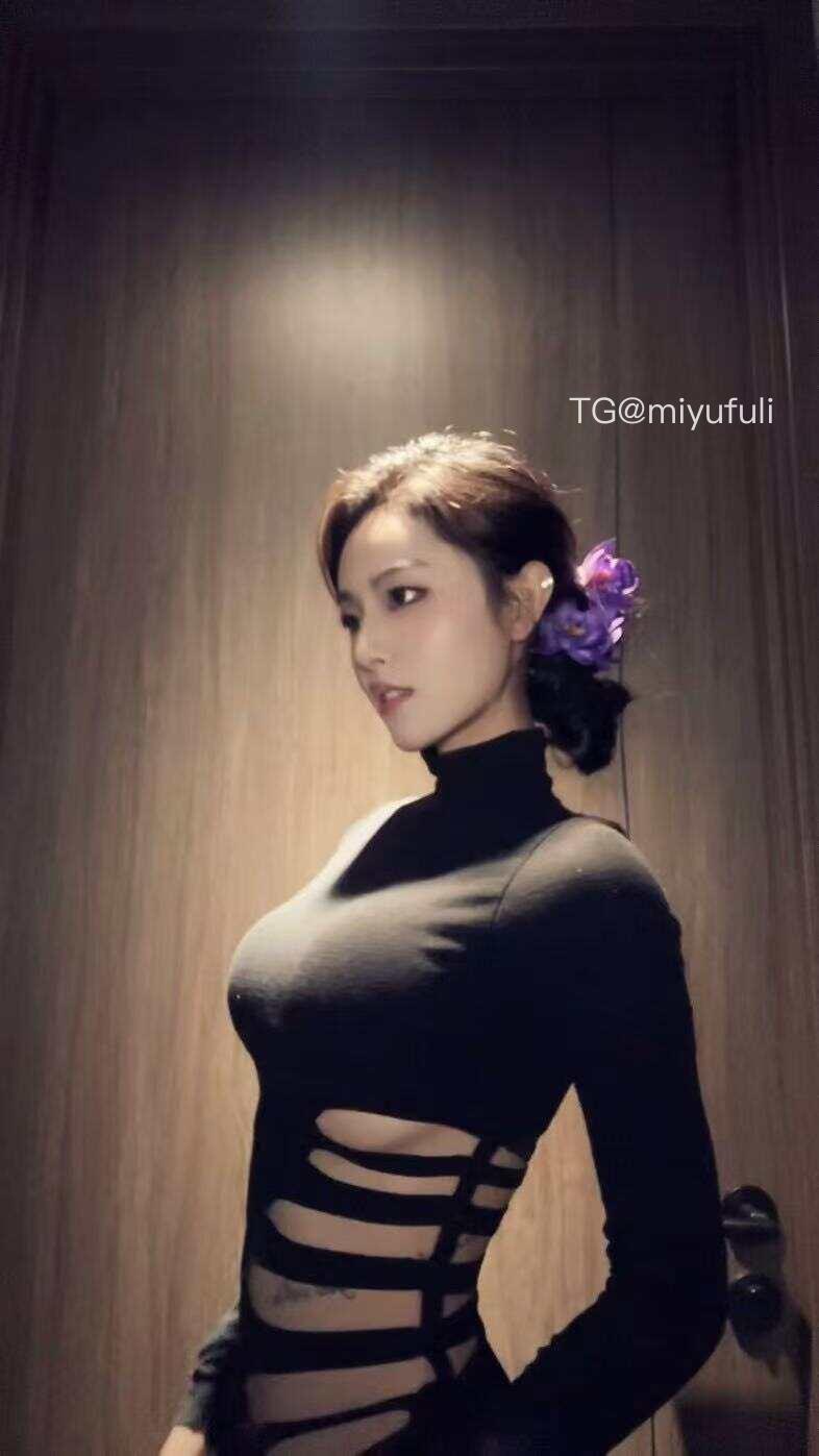 李不美 2025-05-27 16:24:29 宝宝们喜欢的黑丝来咯