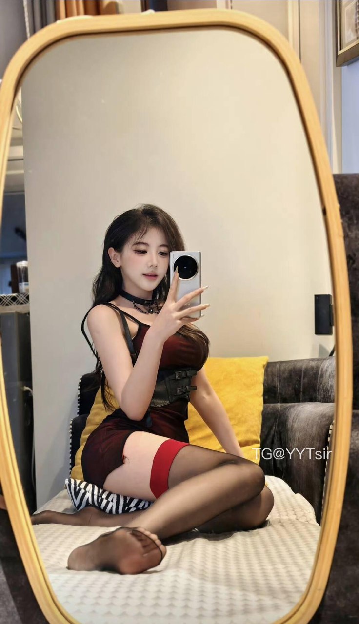 刘二萌 2025-05-27 11:54:55 二萌绝美限量版组图写真